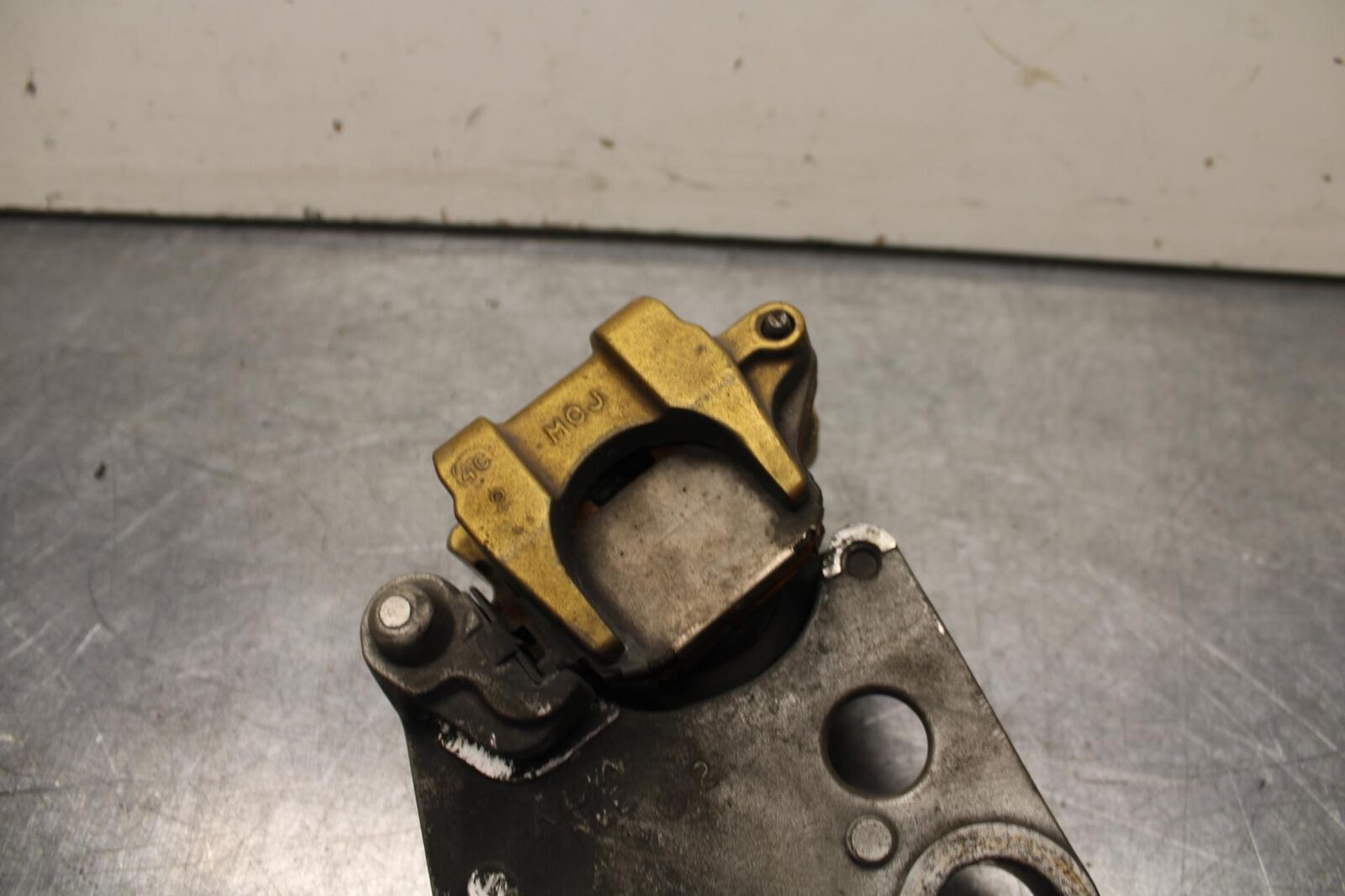 03-04 HONDA CBR600RR REAR  BRAKE CALIPER W MOUNT BRACKET 43150-MEE-006 BB614
