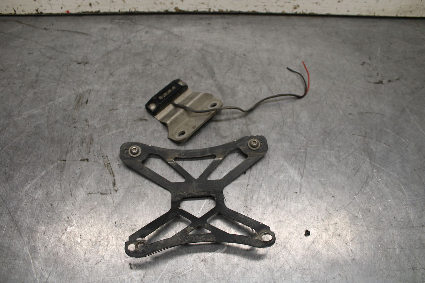 11-24 SUZUKI GSXR750 AFTERMARKET FENDER ELIMINATOR LICENSE PLATE BRACKET  BB714