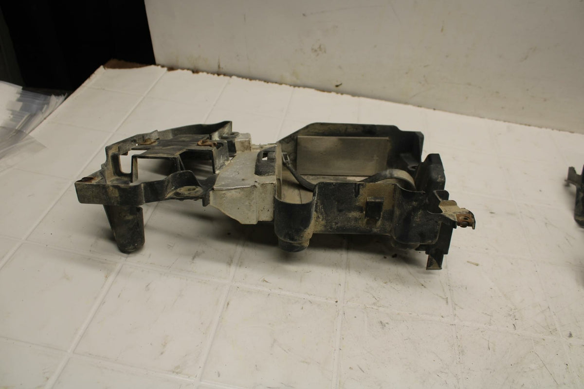 07-08 YAMAHA V STAR 1100 BATTERY TRAY BOX HOLDER BB404