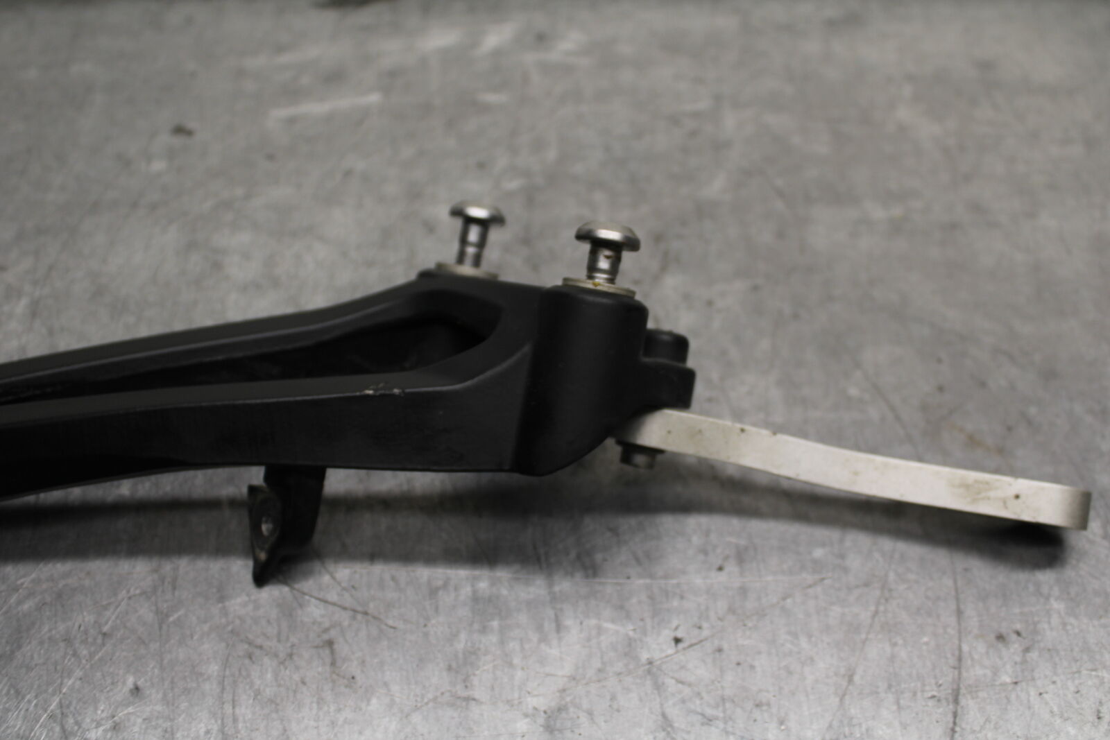 09-14 YAMAHA YZF R1 RIGHT REAR BACK PASSENGER PEG BB118
