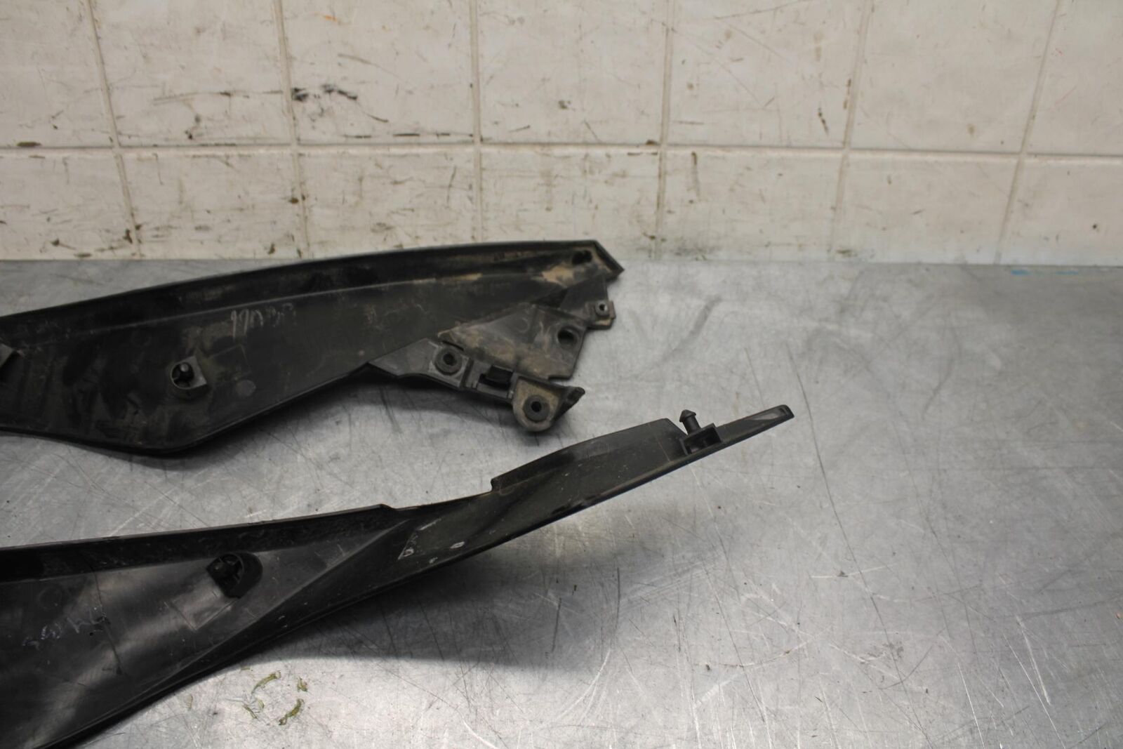 2013 Kawasaki Ninja 300  ABS RIGHT LEFT GAS FUEL TANK PANELS COVERS TRIM BB518