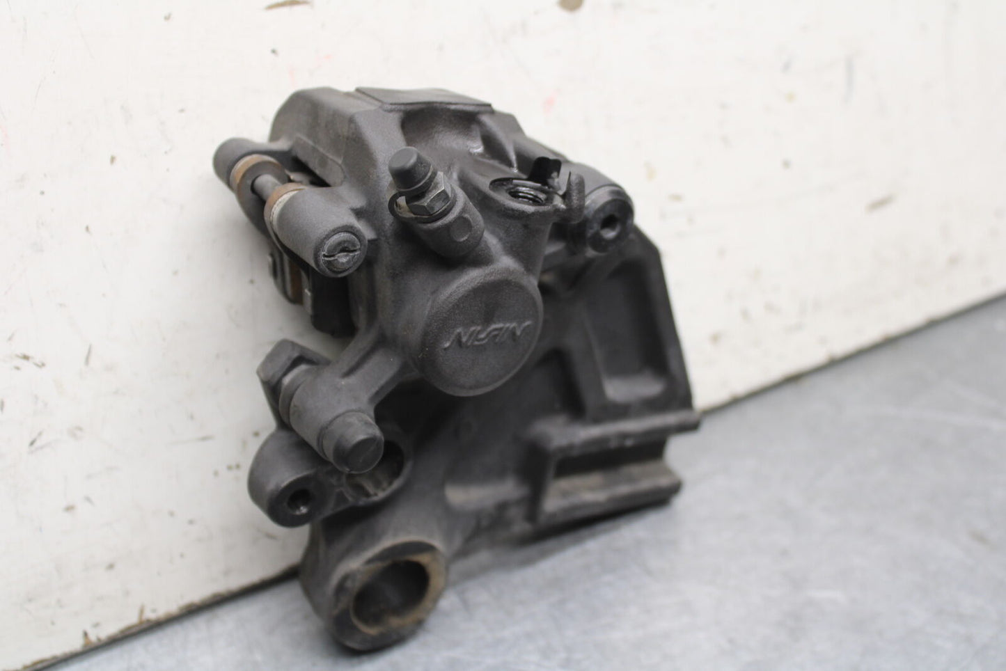 16 KAWASAKI NINJA ZX10R REAR BRAKE CALIPER W MOUNT BRACKET 43080-0097-DJ BB650