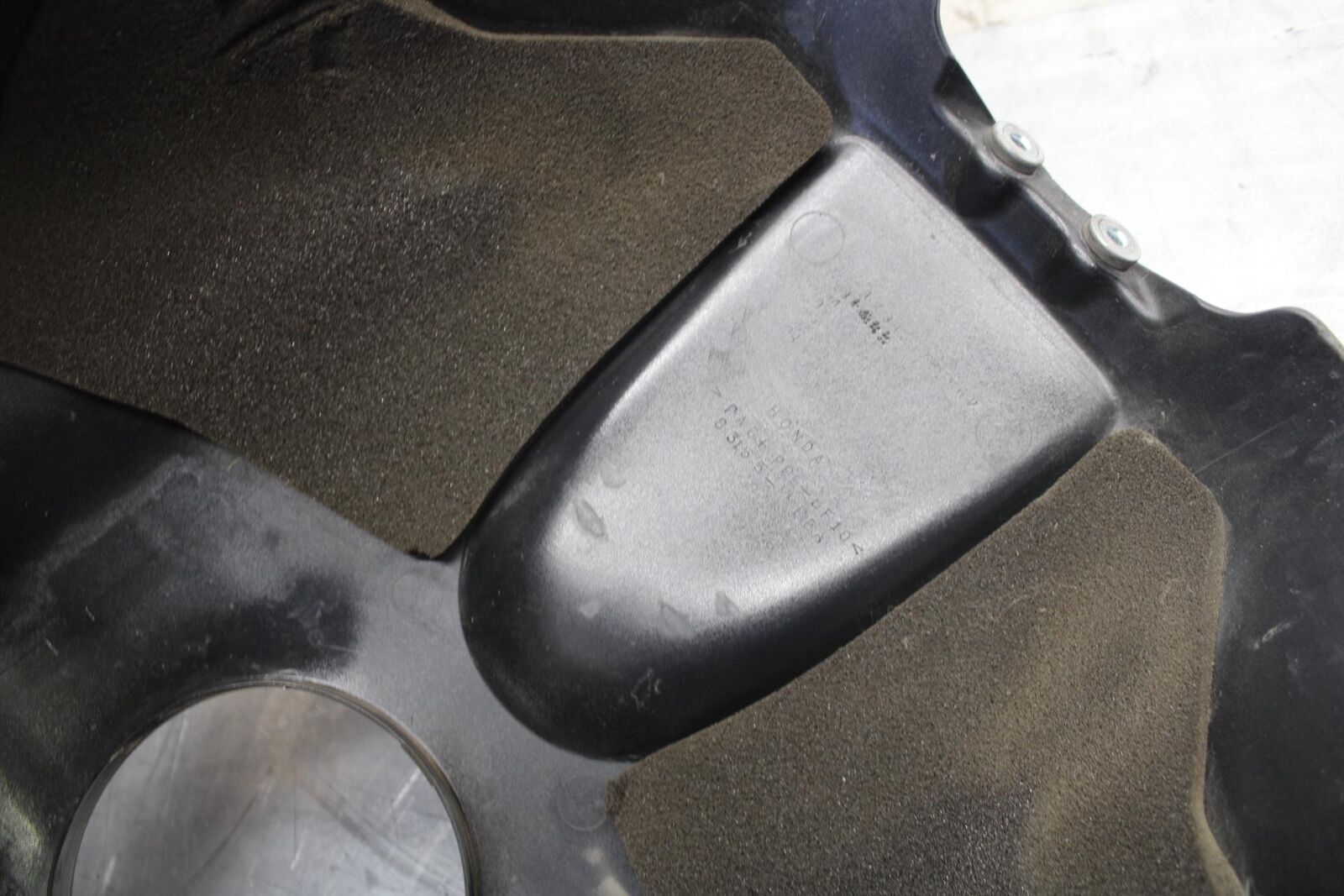 2004 Honda CBR600RR GAS TANK FUEL CELL COVER FAIRING COWL BB511