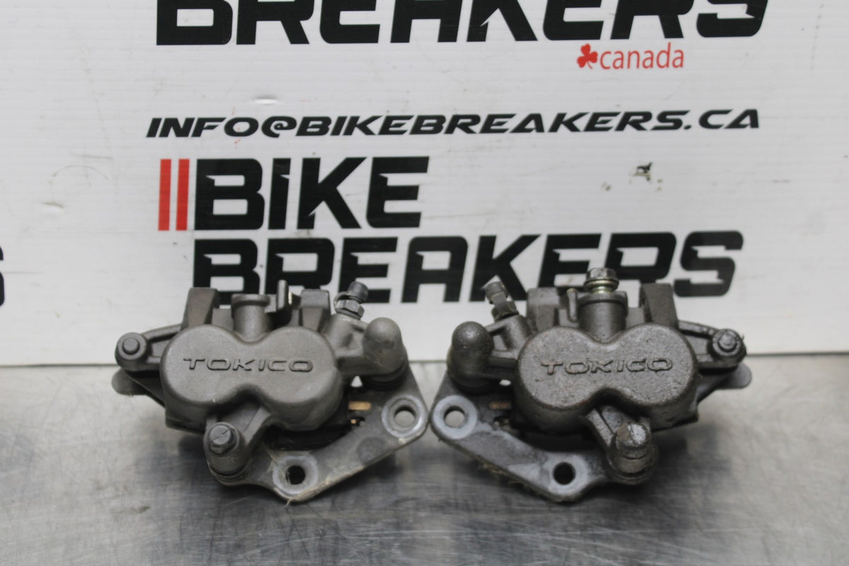 06 KAWASAKI Z750 RIGHT LEFT FRONT BRAKE CALIPER SET PAIR CALIPERS BB837