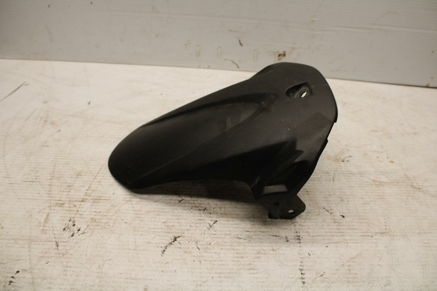 11-17 SUZUKI GSXR750 REAR BACK WHEEL TIRE HUGGER FENDER 63114-14J01 BB306