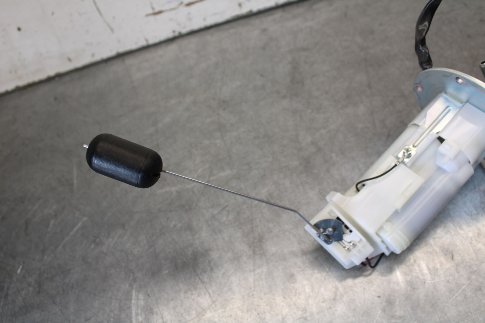 18-23 KAWASAKI NINJA 400 FUEL PUMP GAS PETROL SENDER UNIT  BB679