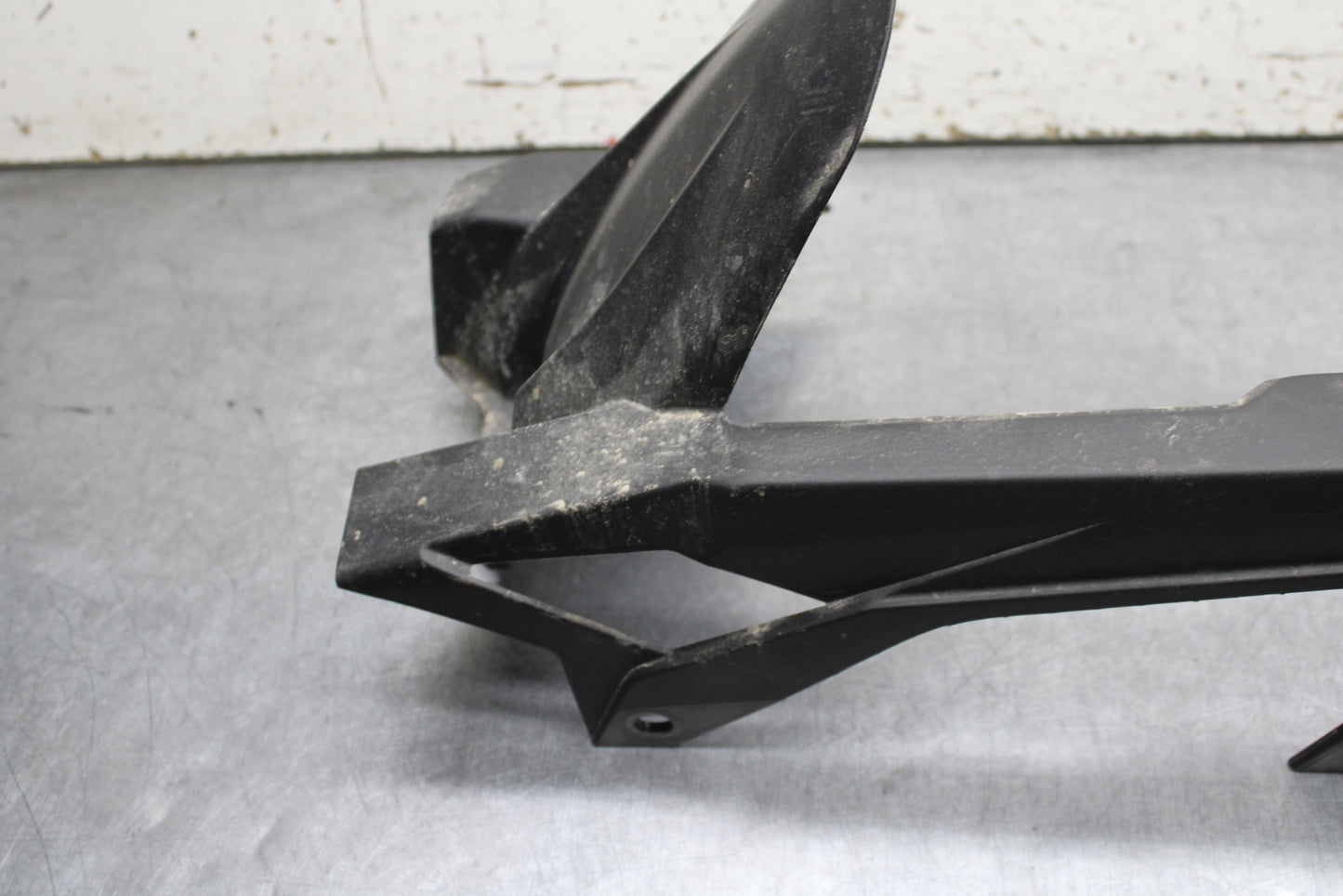 24 KAWASAKI NINJA 500 ABS REAR BACK WHEEL TIRE HUGGER FENDER BB730