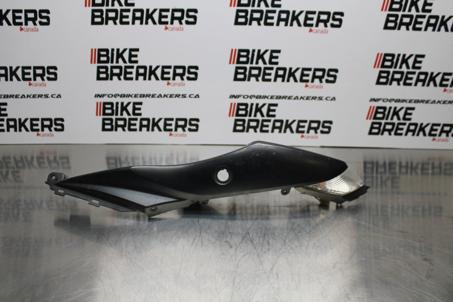 11 SUZUKI GSXR1000 LEFT REAR BACK TAIL FAIRING COWL SHROUD BB142