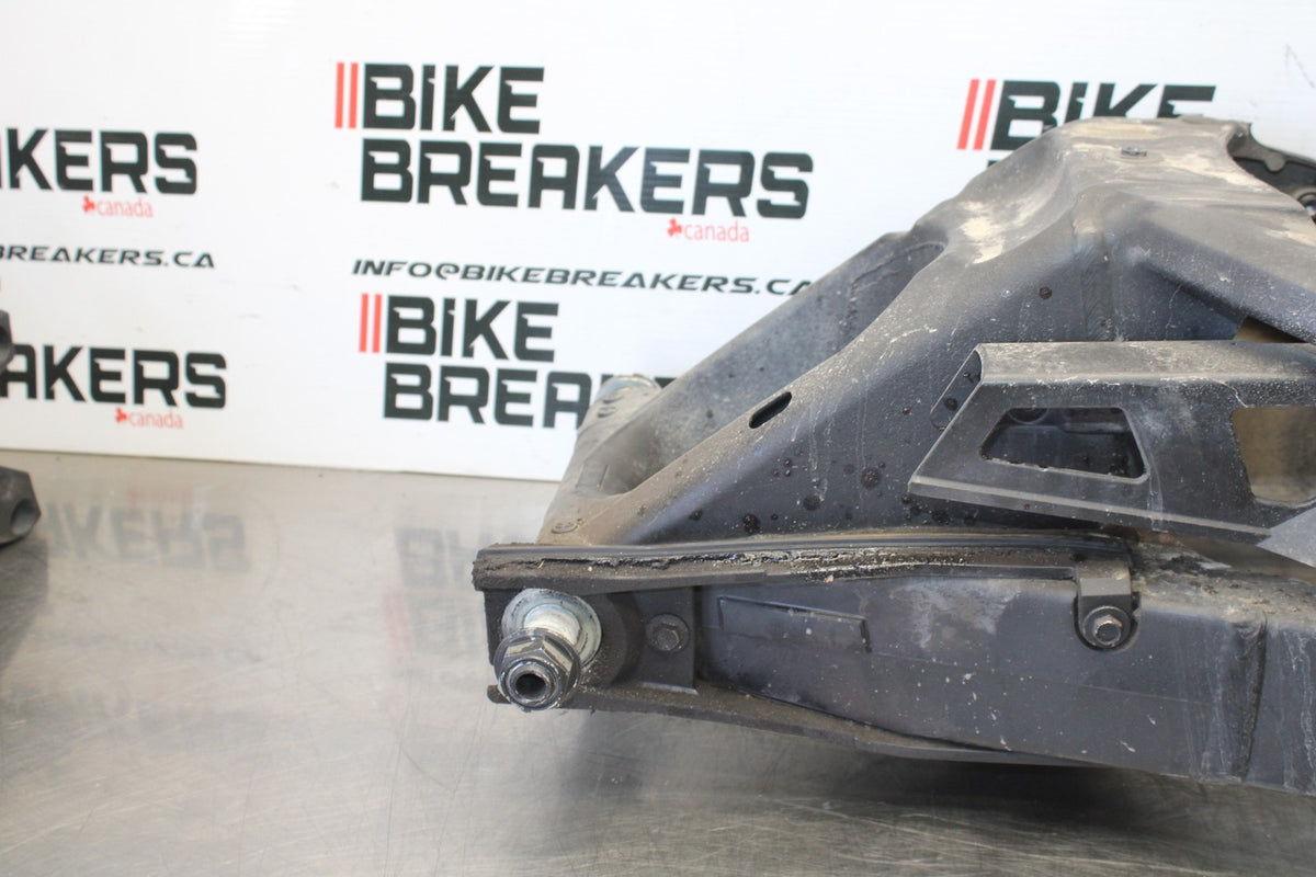 06-07 SUZUKI GSXR 600 REAR SWINGARM BACK SUSPENSION SWING ARM BB863
