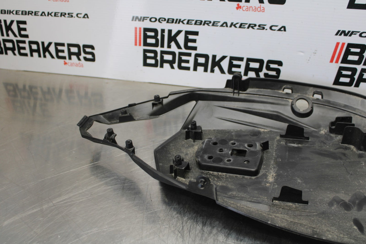 21-23 KAWASAKI NINJA ZX6R REAR BACK TAIL UNDERTAIL BATTERY TRAY PLASTIC BB179