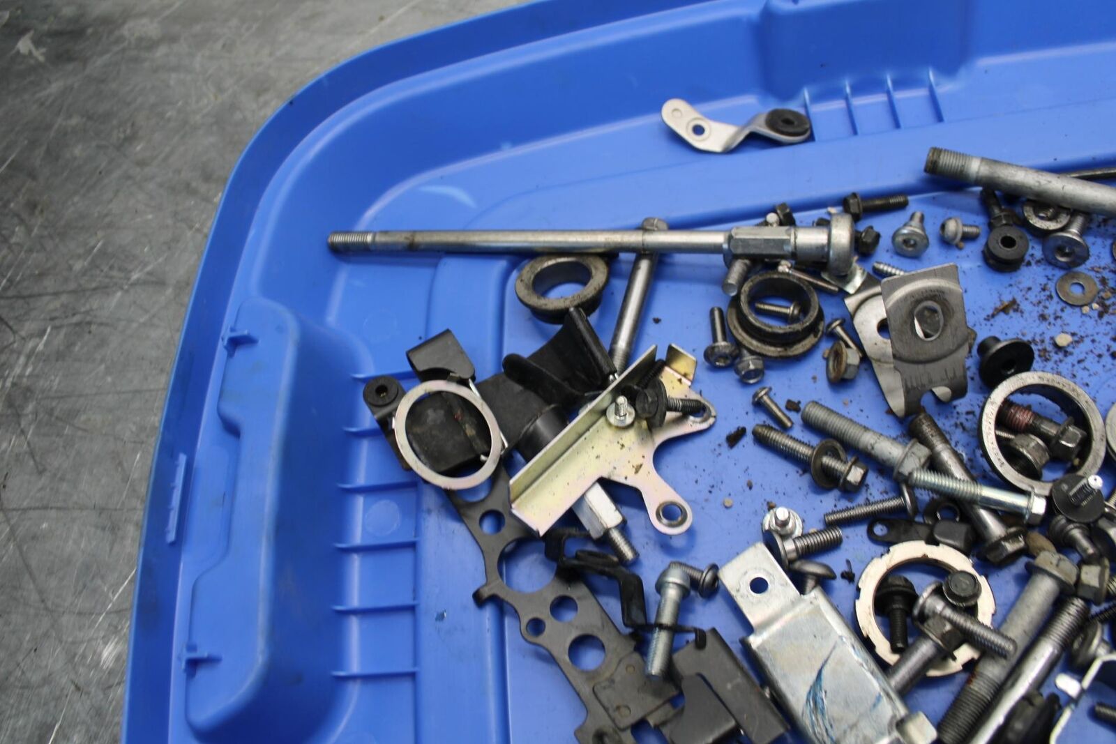 2008 Kawasaki Ninja ZX10R LEFTOVER MOUNTING BOLTS HARDWARE MOTOR SCREWS BB524