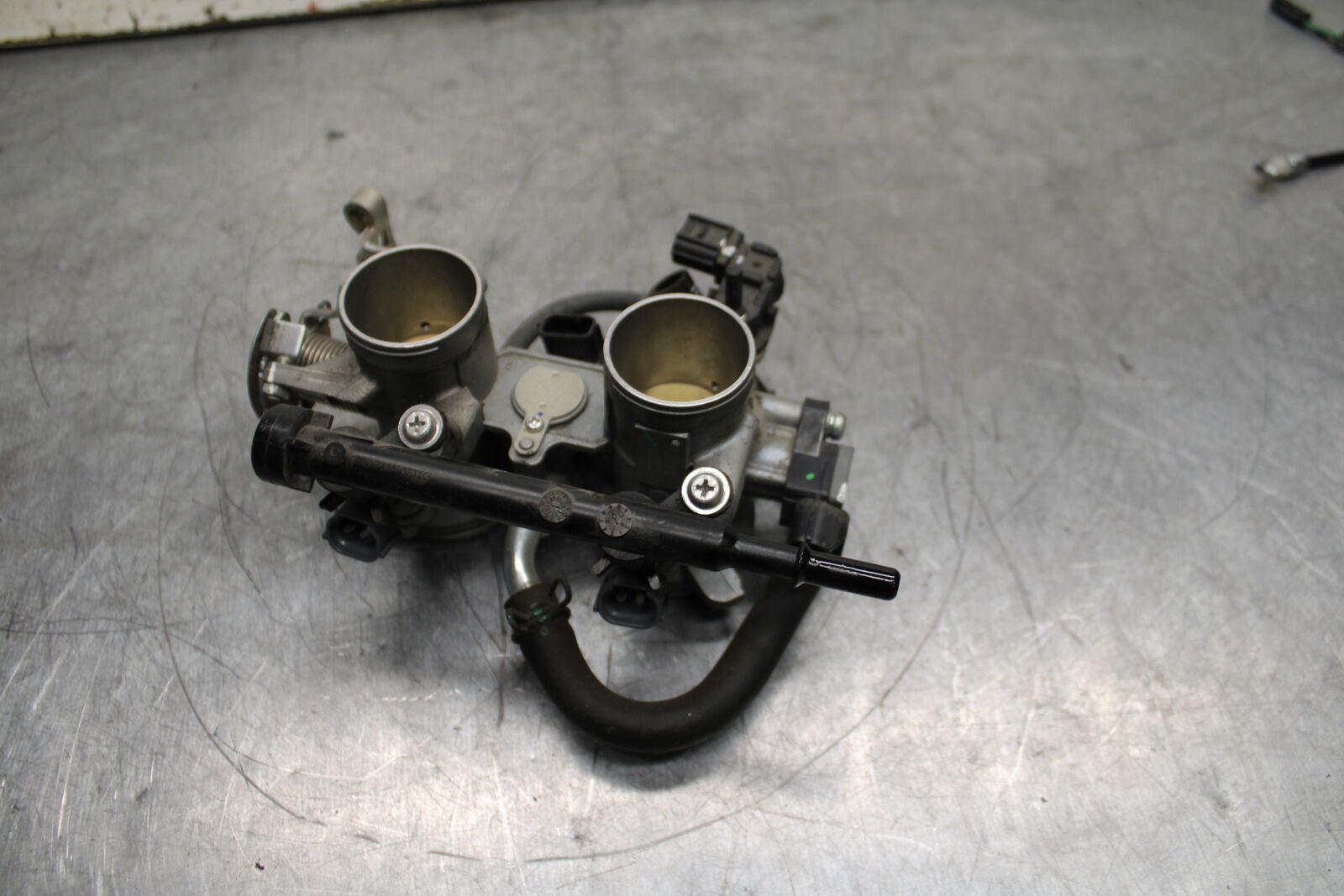 19-22 KAWASAKI Z400 MAIN FUEL INJECTORS / THROTTLE BODIES BB738