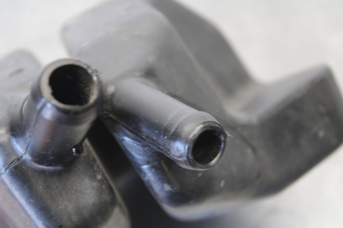 06-07 DUCATI MONSTER 695 OIL BREATHER TANK BB674