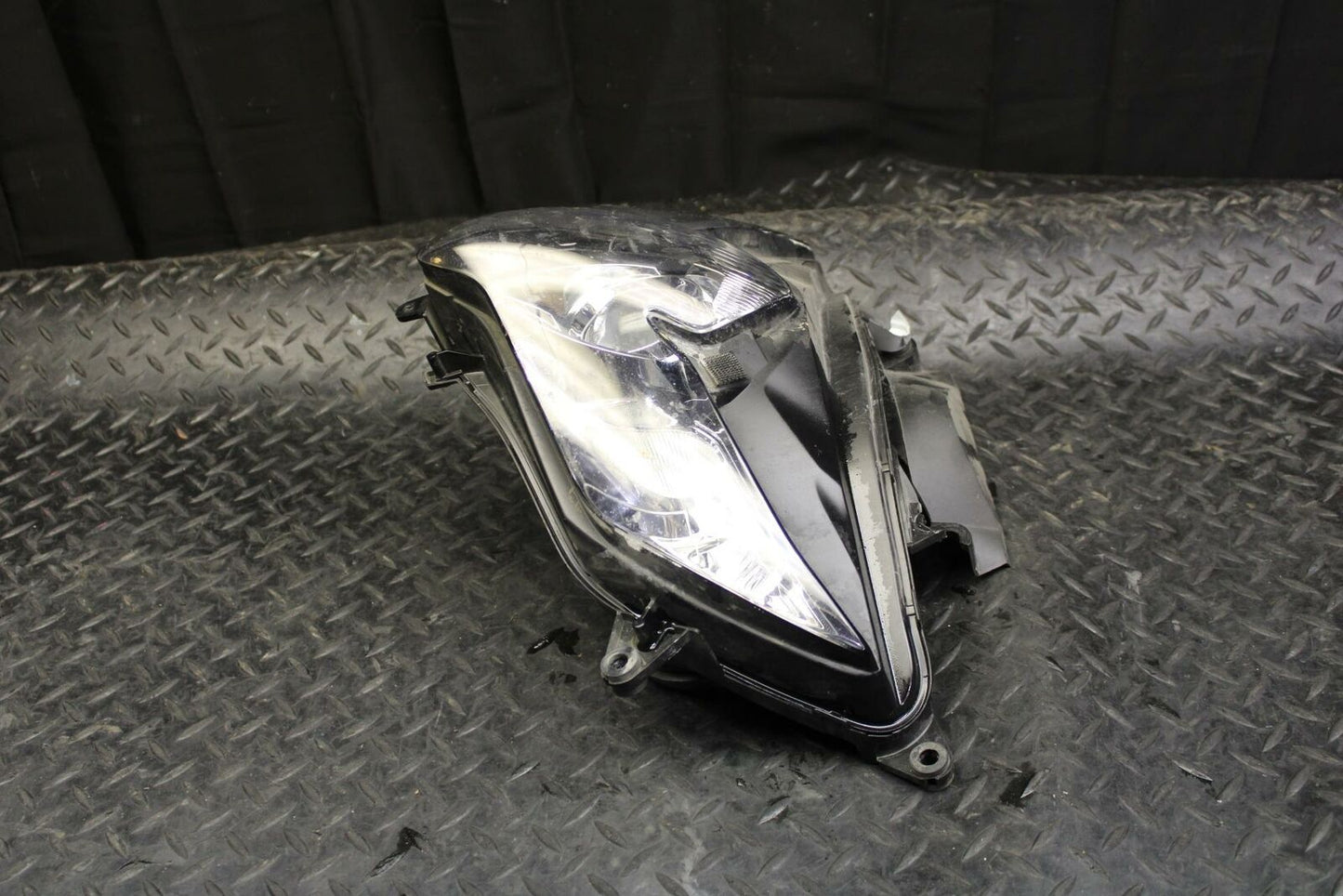 10 SUZUKI GSXR750 FRONT HEADLIGHT HEAD LIGHT LAMP BB190