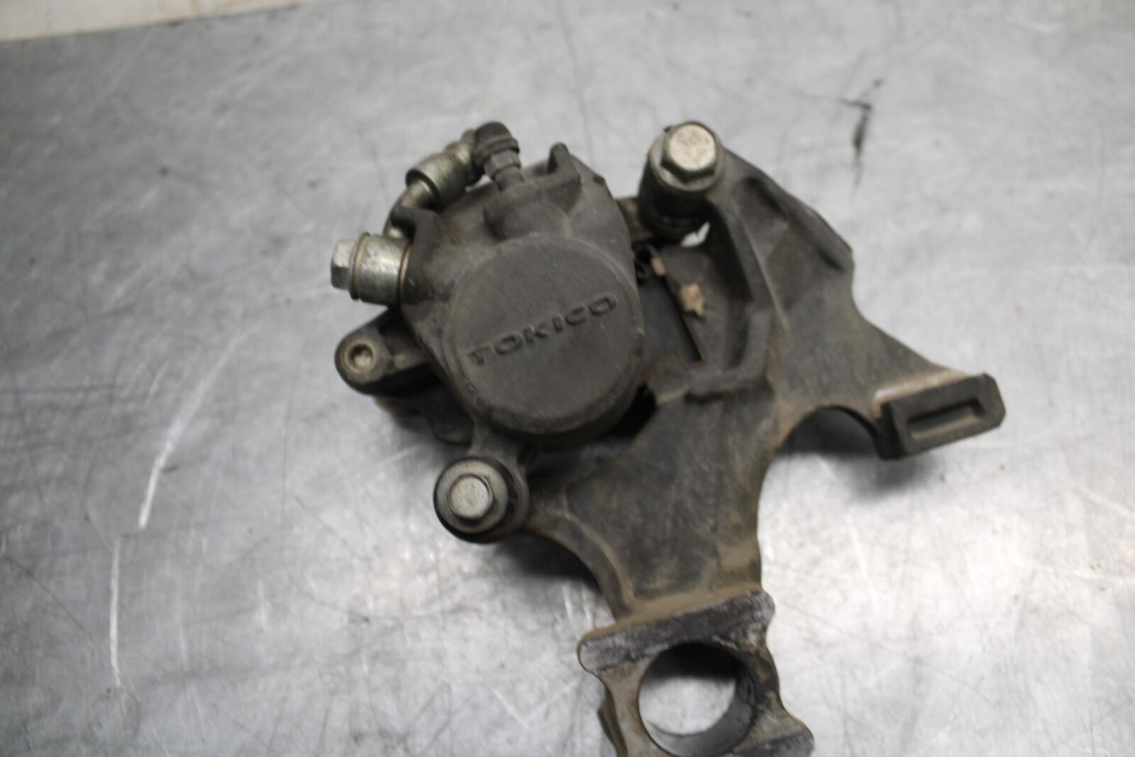 08-10 SUZUKI GSXR750 REAR BACK BRAKE CALIPER W MOUNT BRACKET bb476