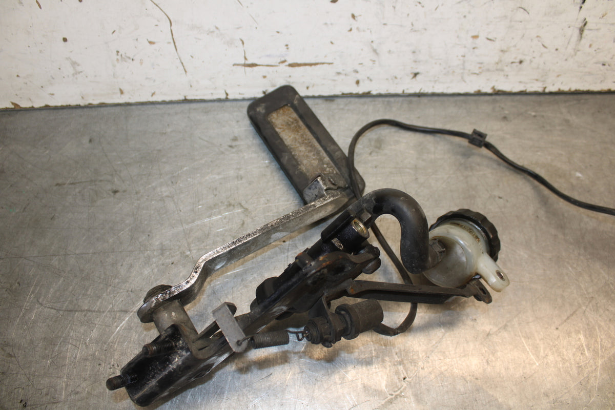 05-06 YAMAHA ROAD STAR XV1700A REAR BACK BRAKE MASTER CYLINDER W RESERVOIR BB703