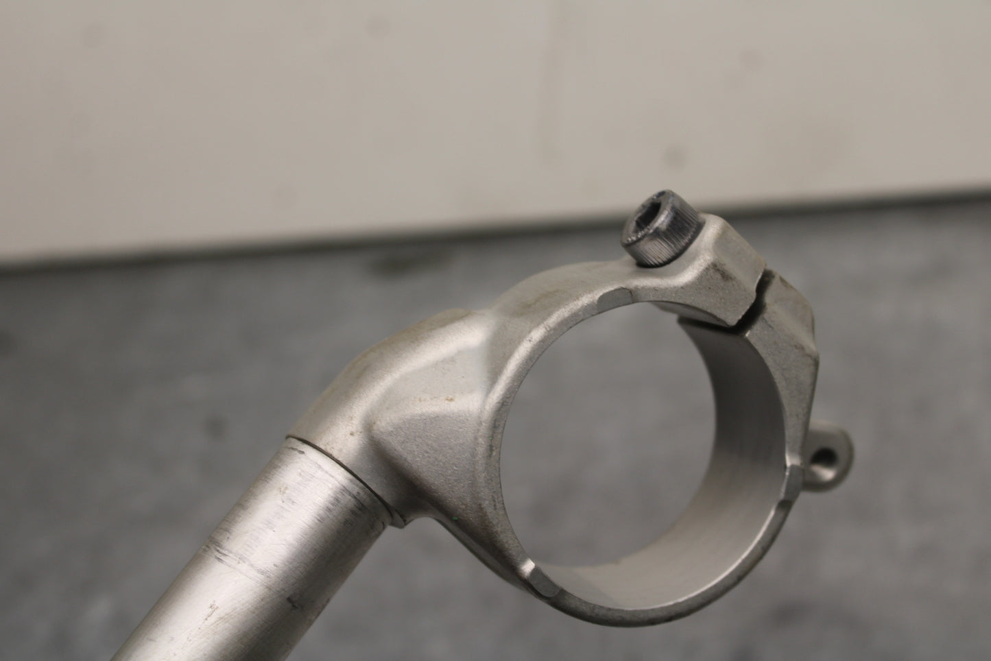 09-14 YAMAHA YZF R1 RIGHT CLIP ON HANDLEBAR BB119