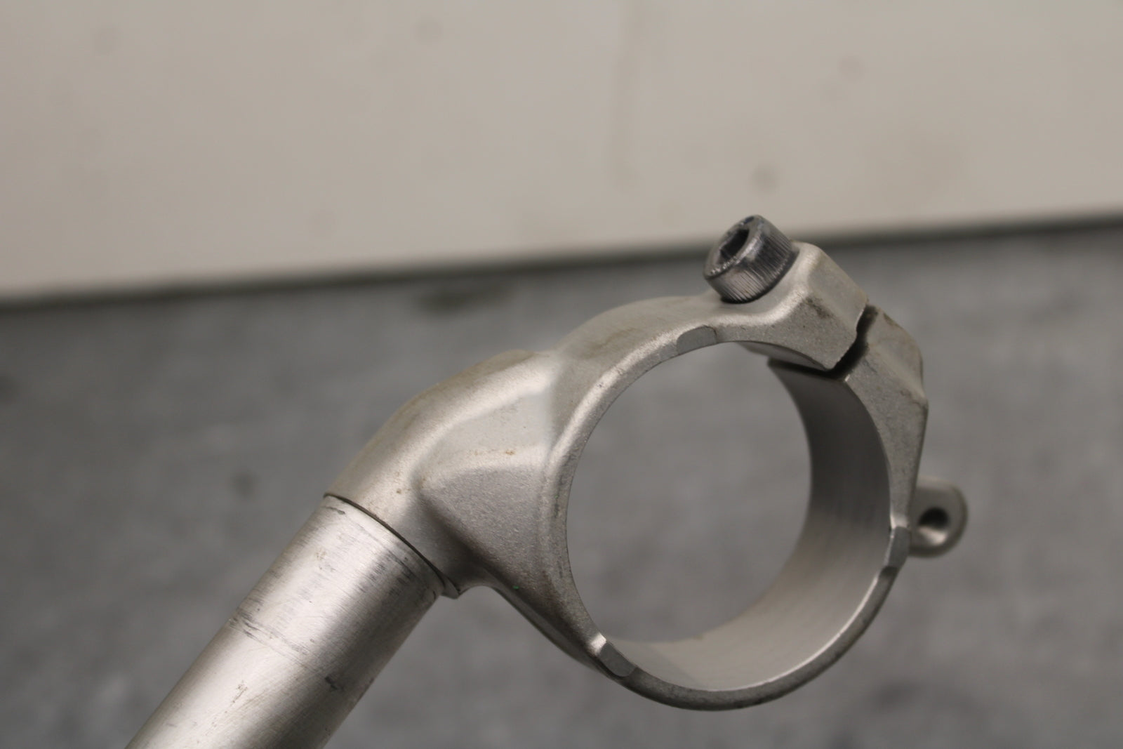 09-14 YAMAHA YZF R1 RIGHT CLIP ON HANDLEBAR BB119