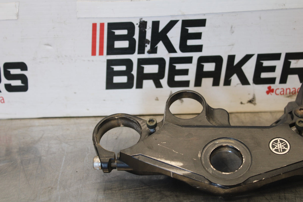 03-04 YAMAHA YZF R6 FORKS UPPER TRIPLE TREE CLAMP BB890