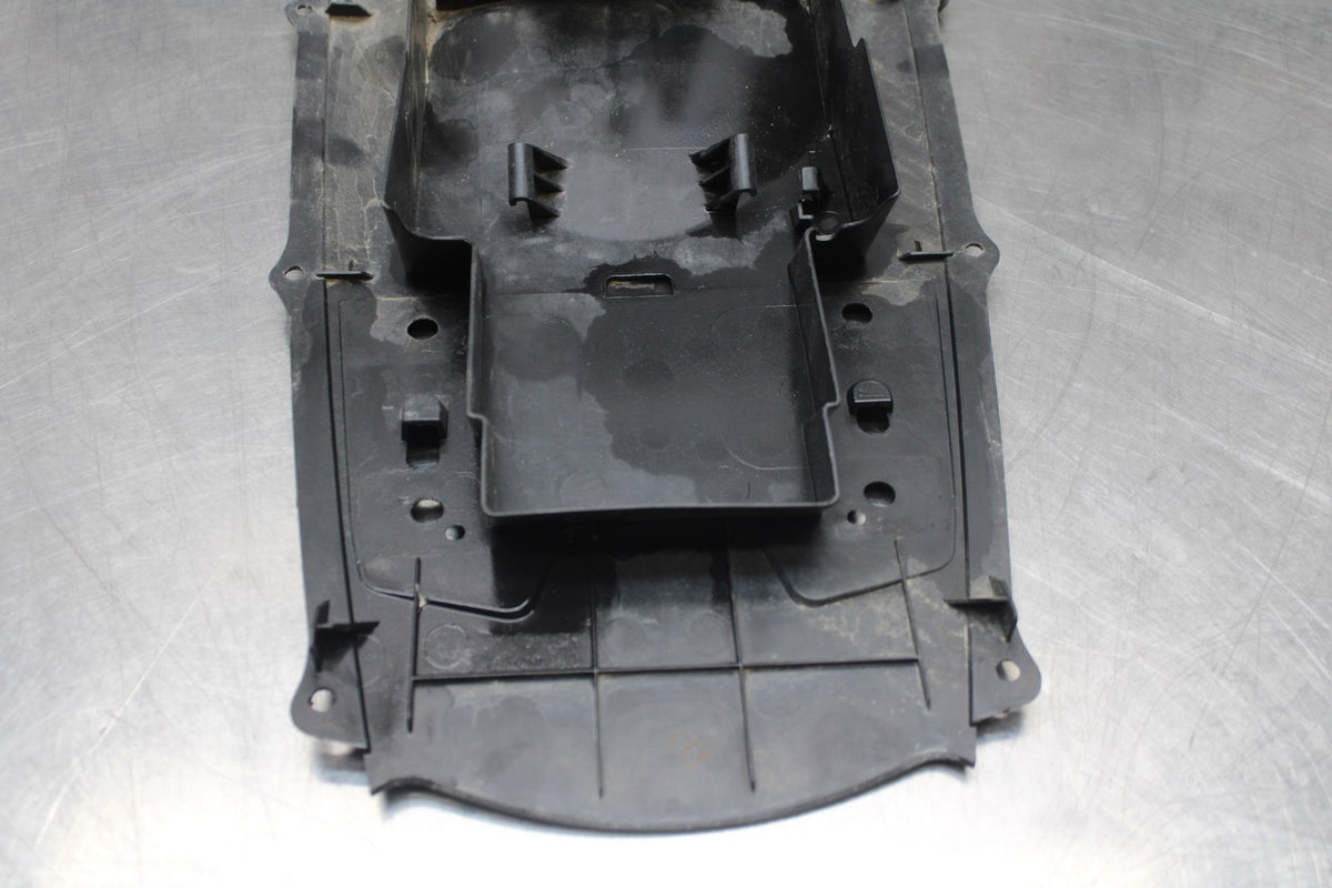 04-05 SUZUKI GSXR600 REAR BACK TAIL UNDERTAIL BATTERY TRAY PLASTIC BB792