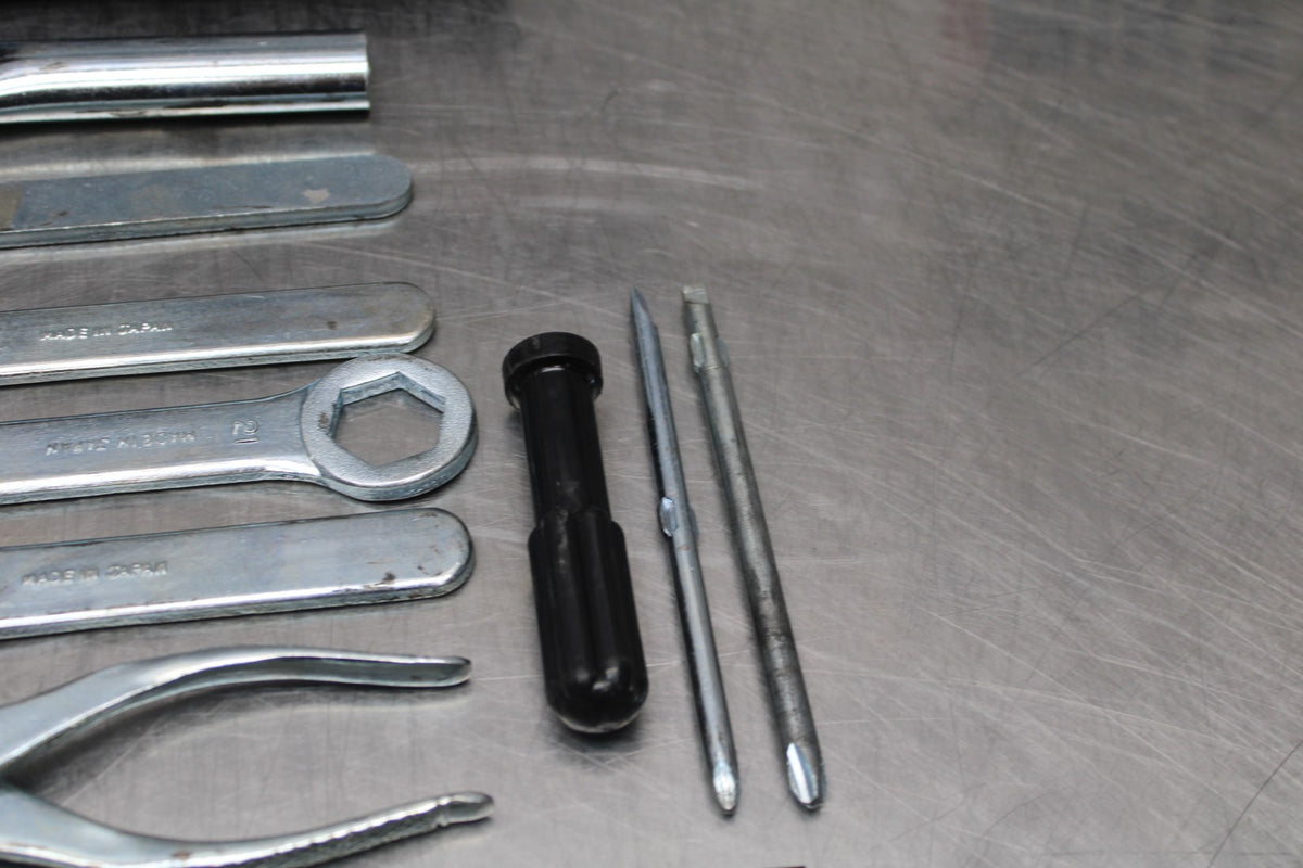 05-09 SUZUKI BOULEVARD C90 STOCK TOOLS OEM TOOL BAG KIT SET BB791