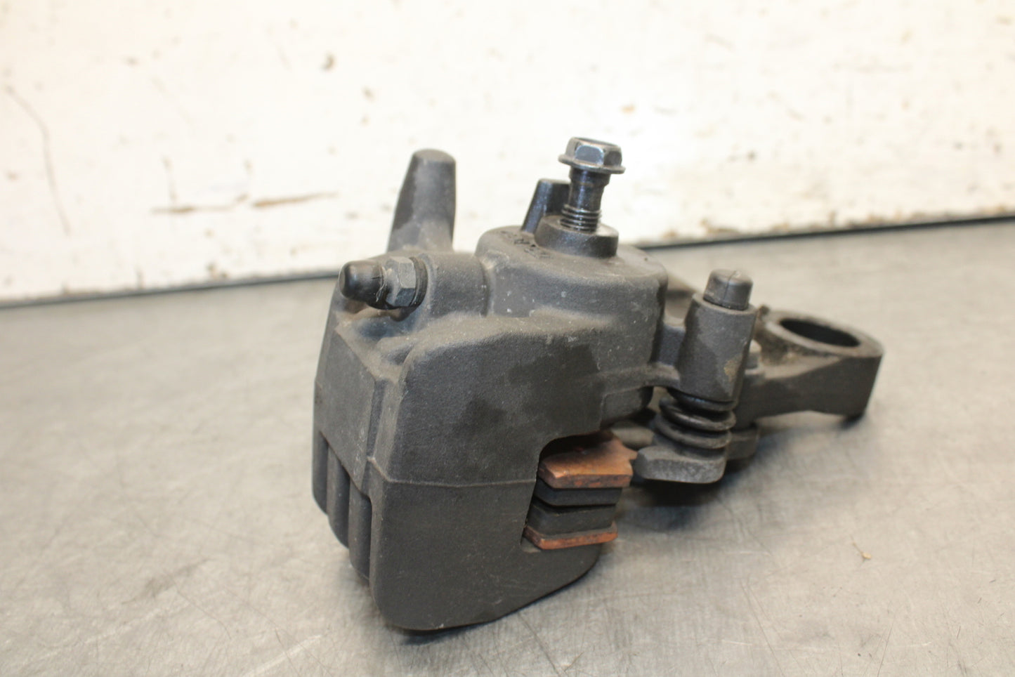 09-12 KAWASAKI NINJA ZX6R REAR BACK BRAKE CALIPER W MOUNT BRACKET BB698