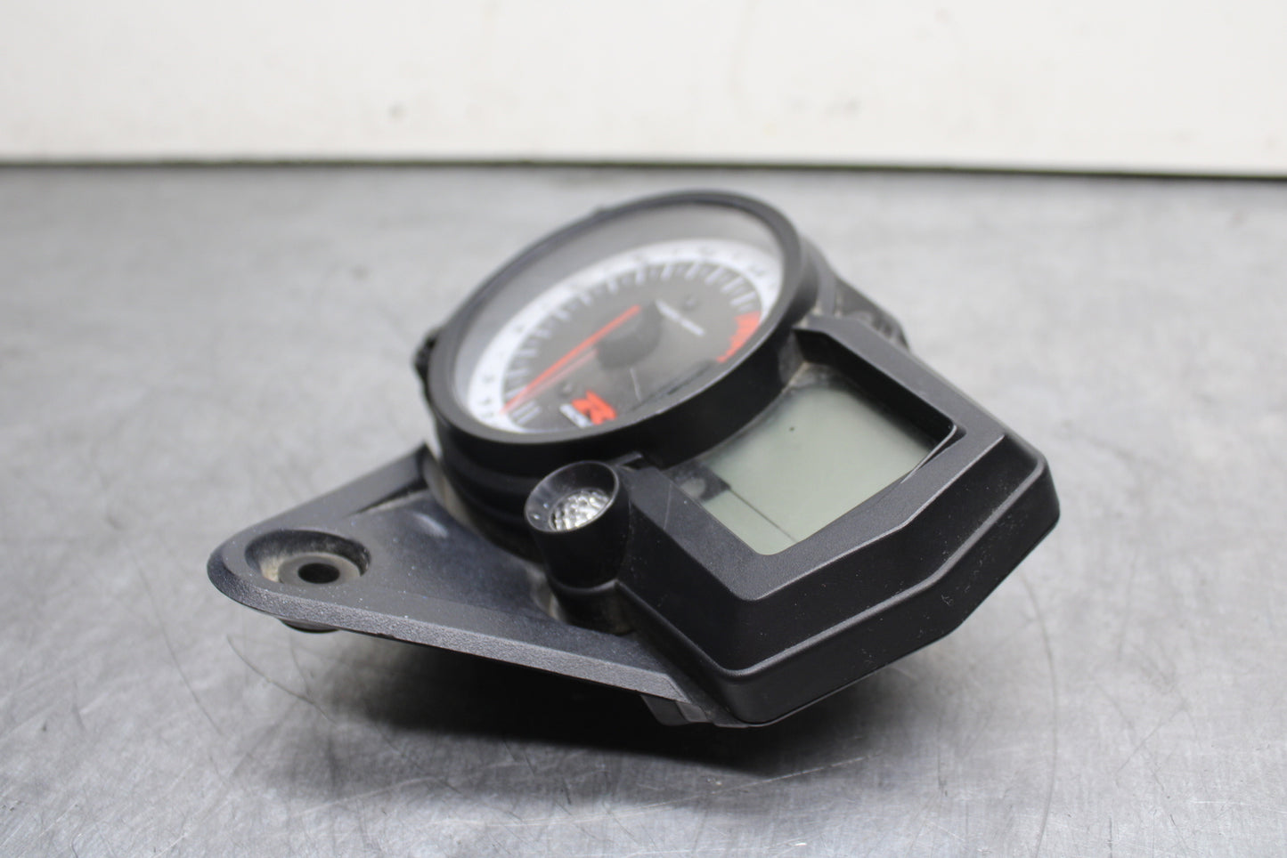08-10 SUZUKI GSXR 600 SPEEDO TACH GAUGES DISPLAY CLUSTER SPEEDOMETER  BB753