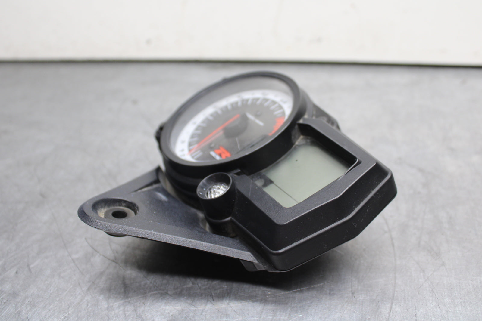 08-10 SUZUKI GSXR 600 SPEEDO TACH GAUGES DISPLAY CLUSTER SPEEDOMETER  BB753