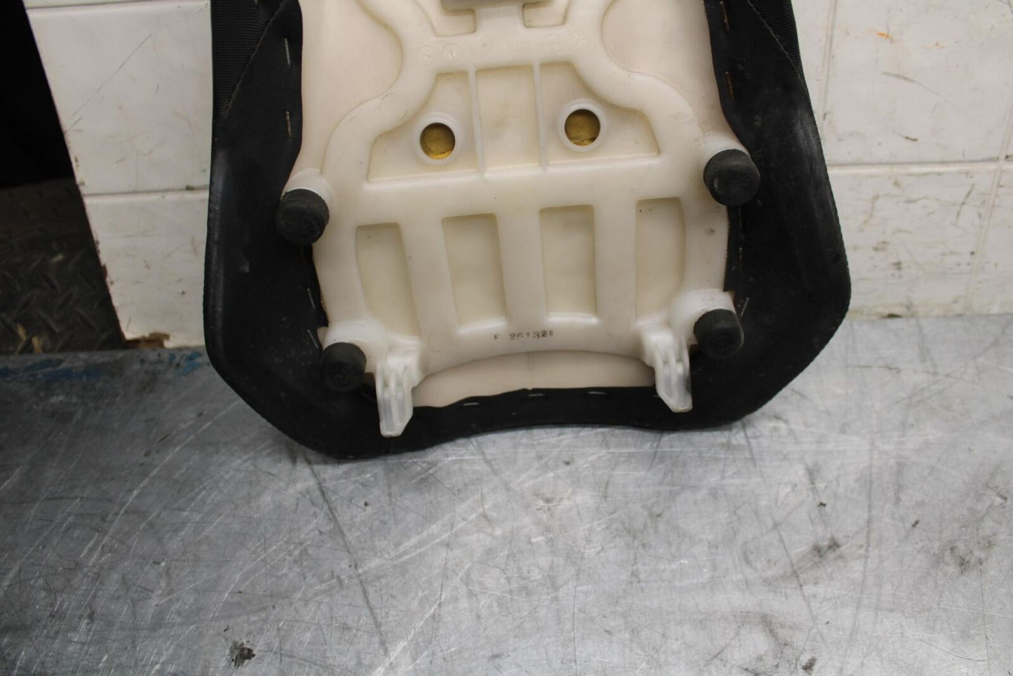 13 SUZUKI GSXR750 FRONT DRIVERS SEAT PAD SADDLE PILLION BB474