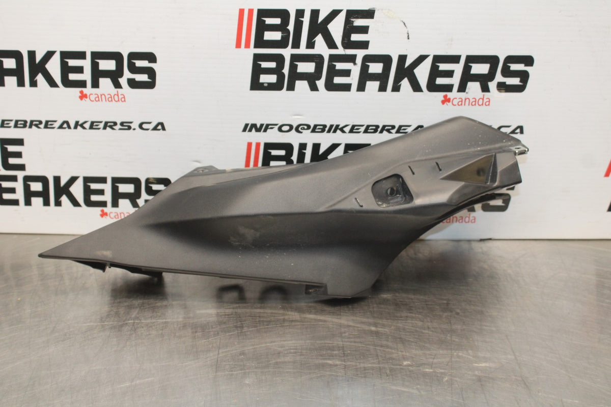 22-25 YAMAHA YZF R7 INNER LEFT REAR BACK TAIL FAIRING COWL SHROUD BB769