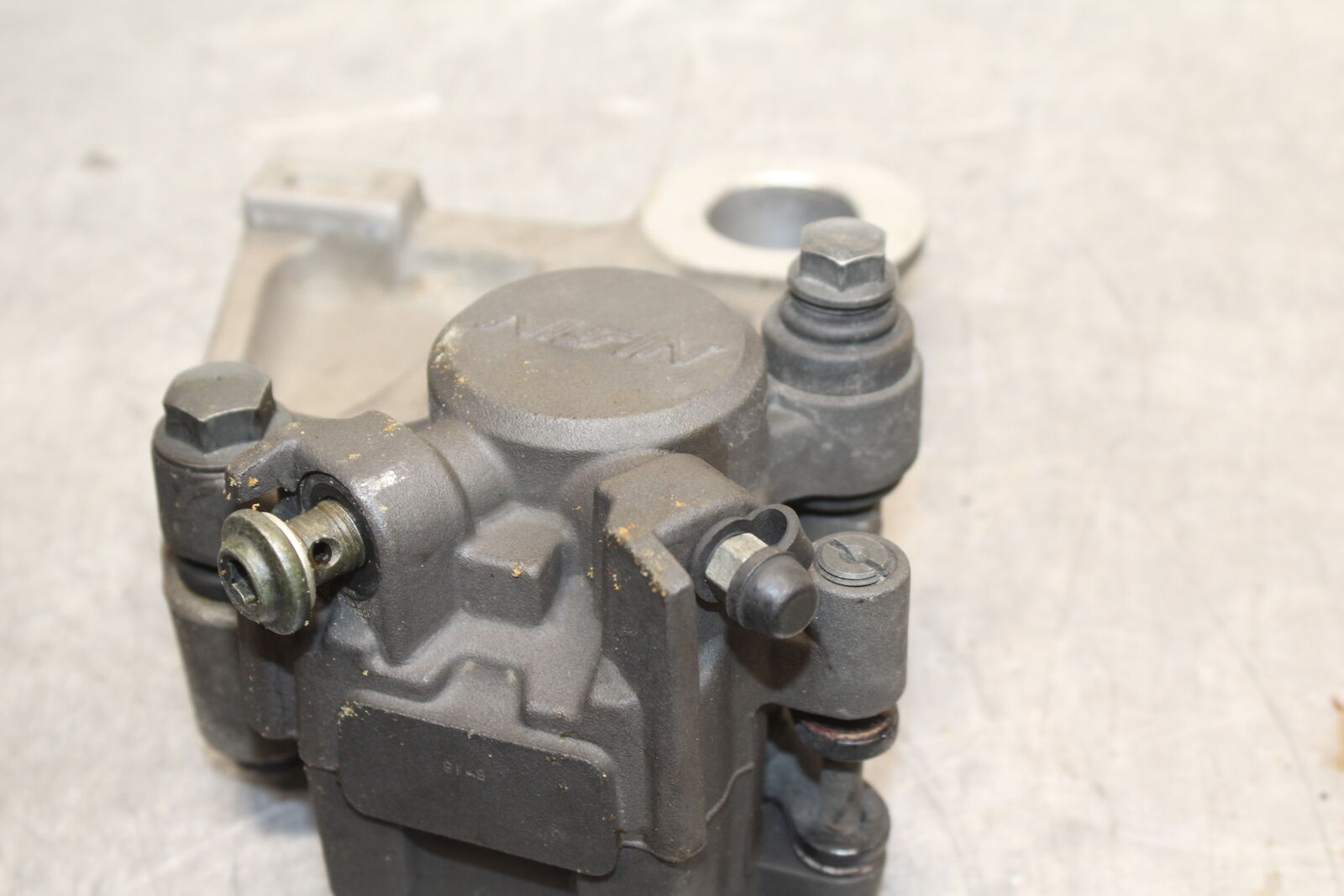 08-09 YAMAHA YZF R6S REAR BACK BRAKE CALIPER W MOUNT BRACKET BB115