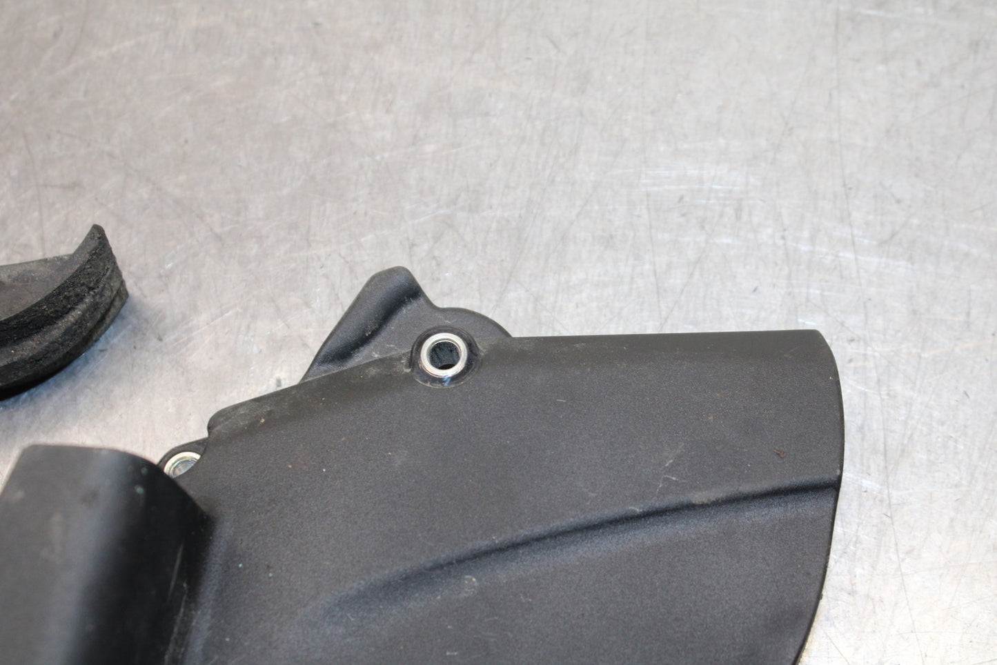09-14 YAMAHA YZF R1 ENGINE SPROCKET COVER BB119