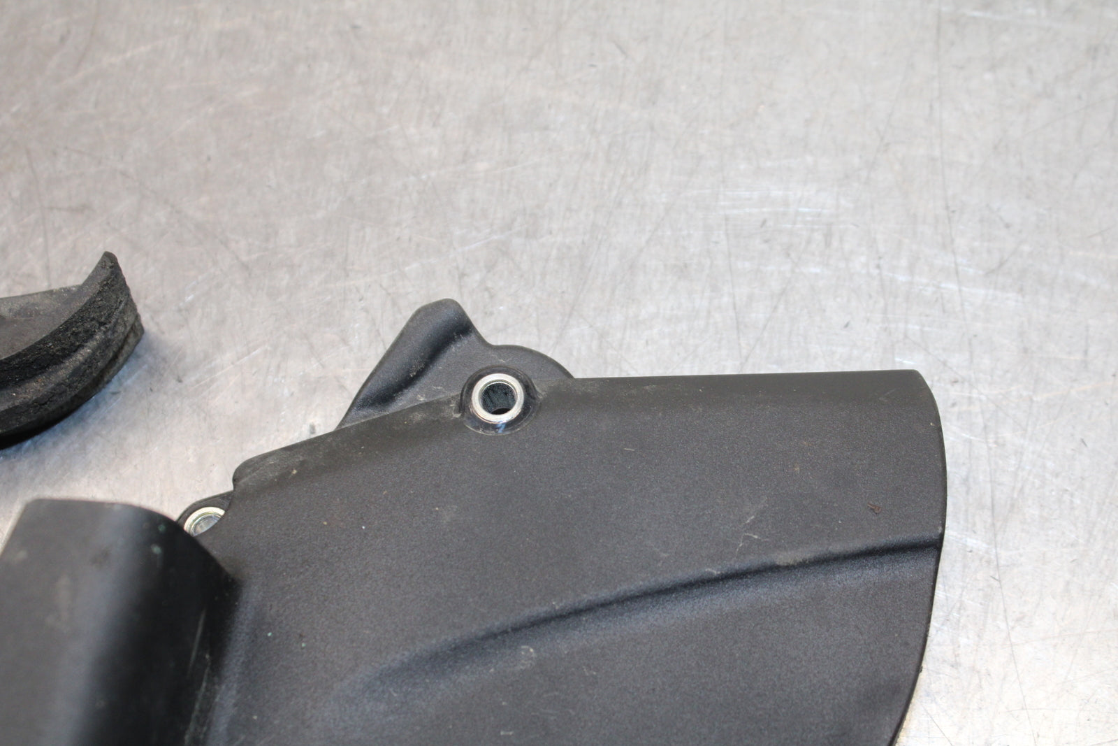 09-14 YAMAHA YZF R1 ENGINE SPROCKET COVER BB119