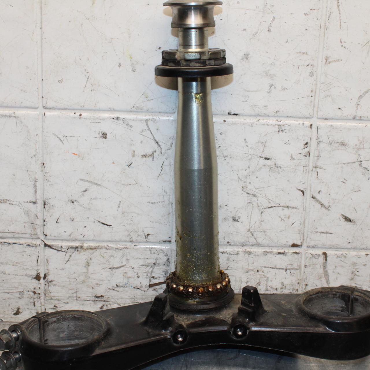 2000 Kawasaki Ninja ZX12R ZX1200A FRONT FORKS CLAMP LOWER TRIPLE TREE STEM BB565