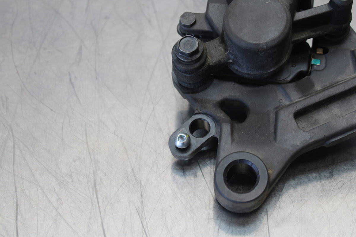 23 YAMAHA YZF R3 REAR BACK BRAKE CALIPER W MOUNT BRACKET BB147