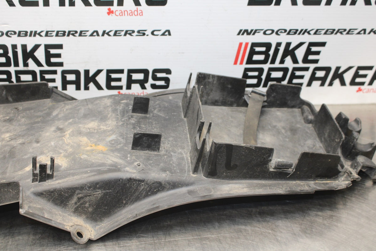 09 KAWASAKI NINJA 250R REAR BACK TAIL UNDERTAIL FAIRING COWL FENDER BB824