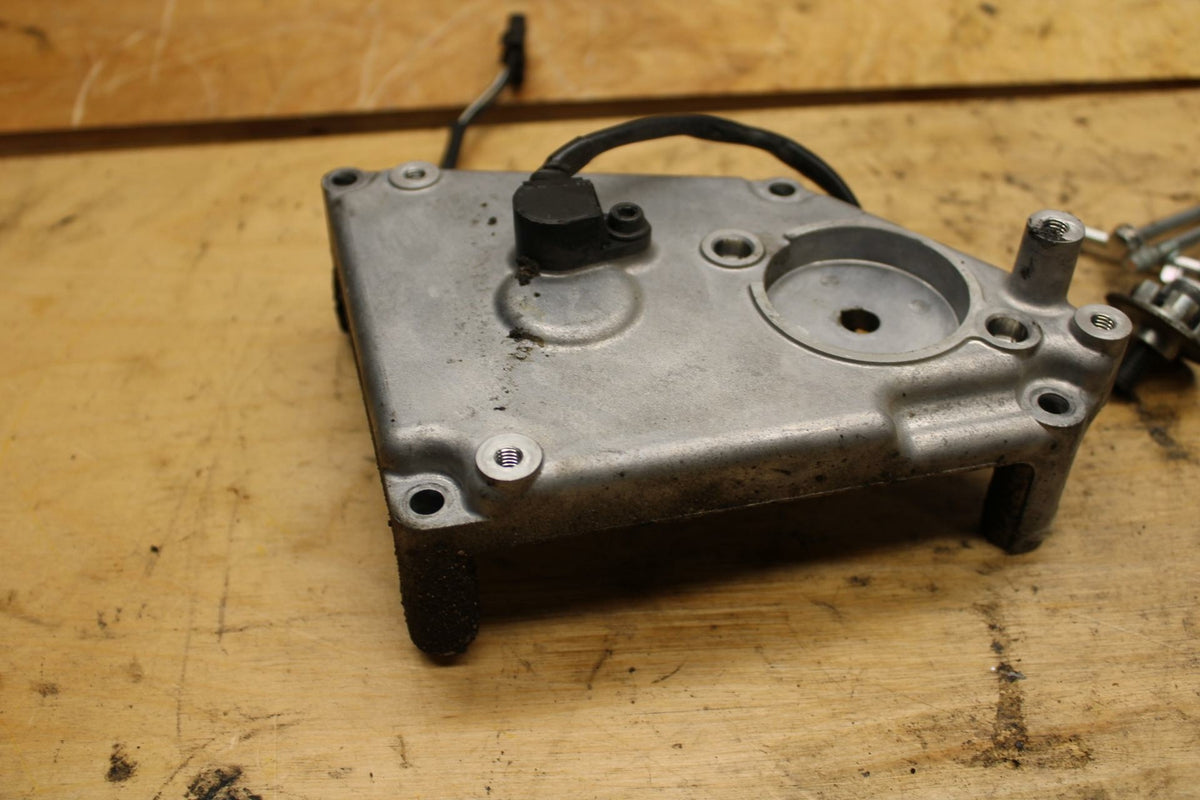 07-12 SUZUKI BANDIT 650S SPEED SPEEDOMETER SENSOR BRACKET BB328