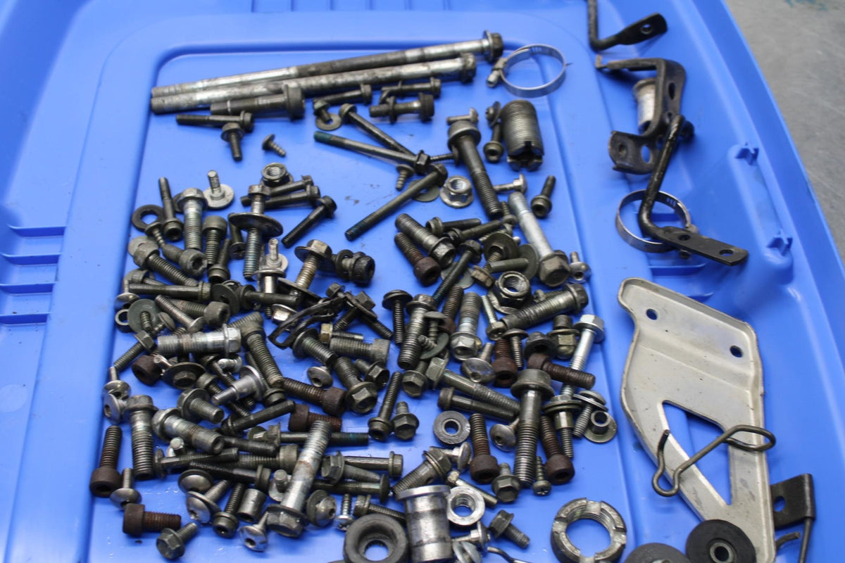 1999 Suzuki GSXR600 MISCELLANEOUS BOLTS AND HARDWARE.BB580