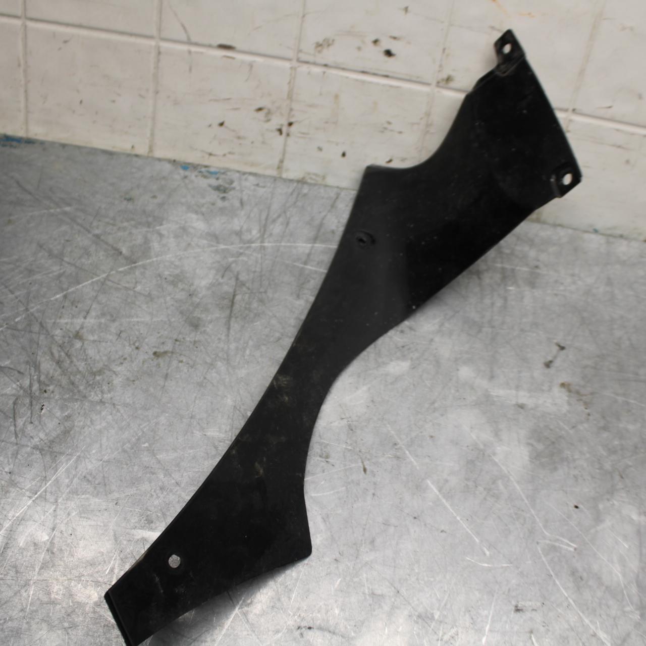 08-16 YAMAHA YZF R6 RIGHT INNER FAIRING COWL PANEL TRIM 13S-2836M-00-00 BB451