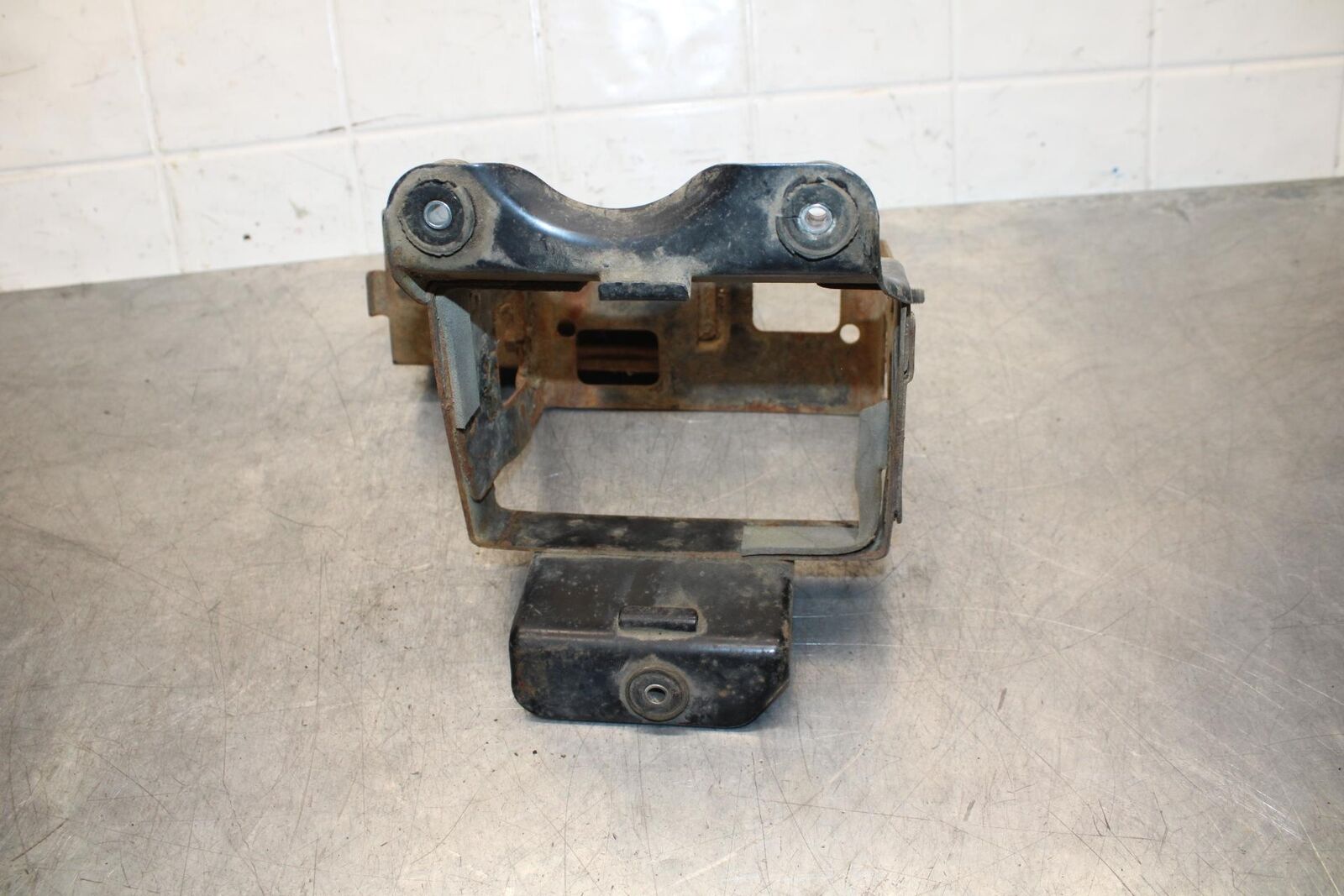 75 SUZUKI GT 550 TOOL BOX BATTERY BOX BB72