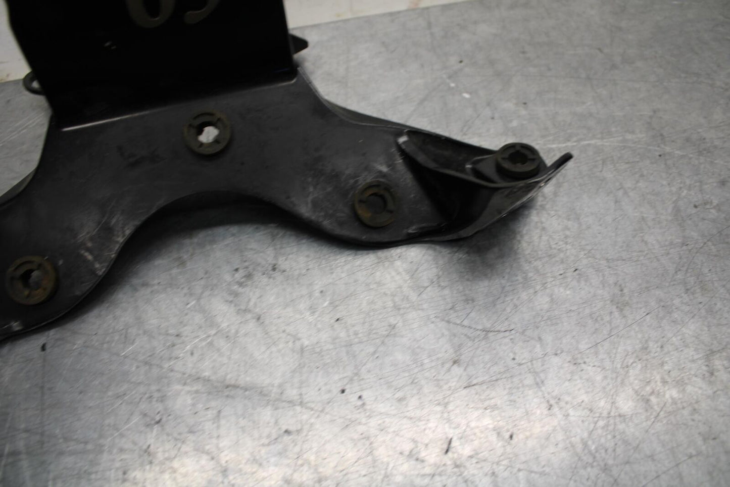 07 YAMAHA YZF R6 2c0 FAIRING MIRROR GAUGES STAY BRACKET 2C0-28356-00-00 BB75