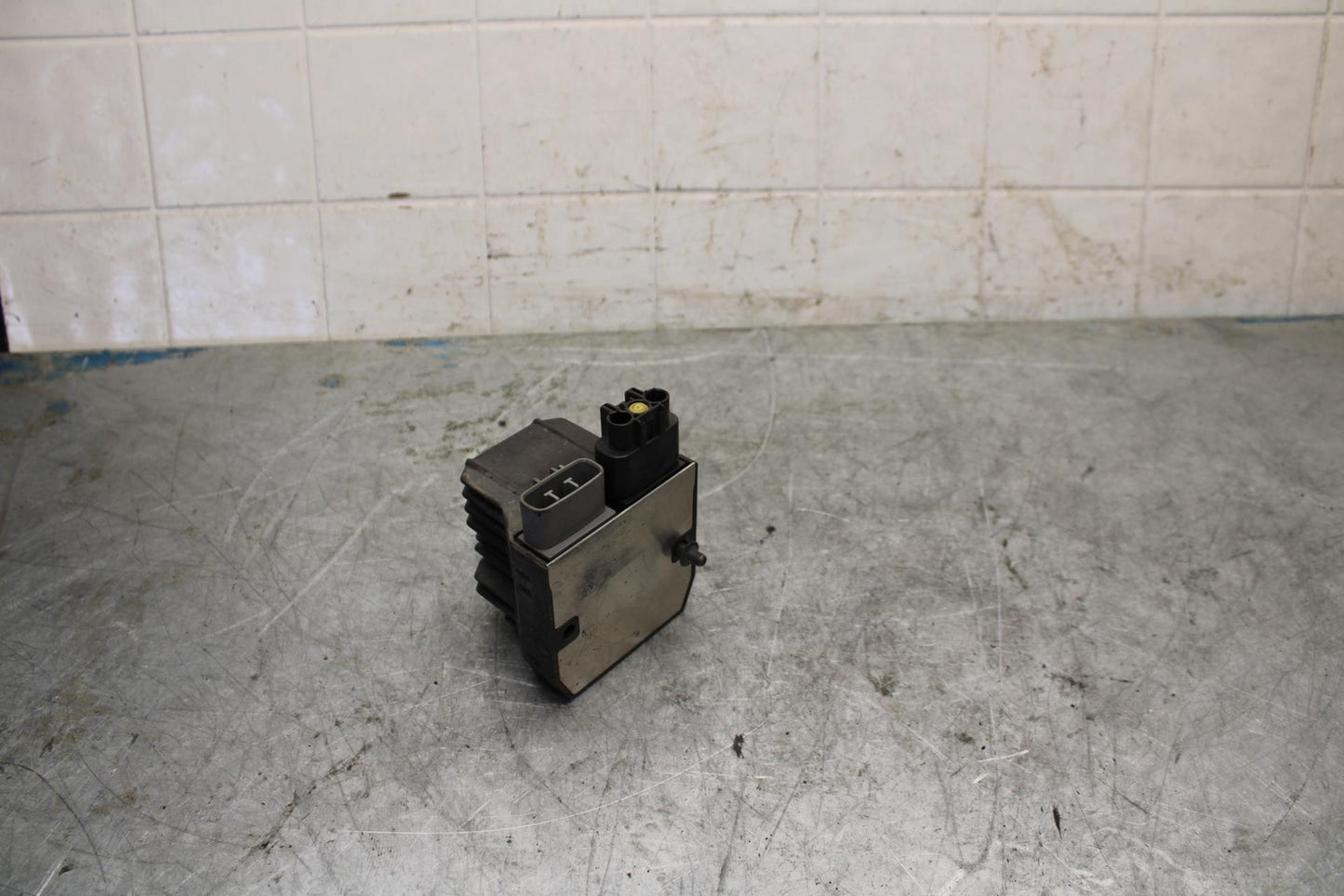 04-06 YAMAHA YZF R1 RECTIFIER VOLTAGE REGULATOR BB432