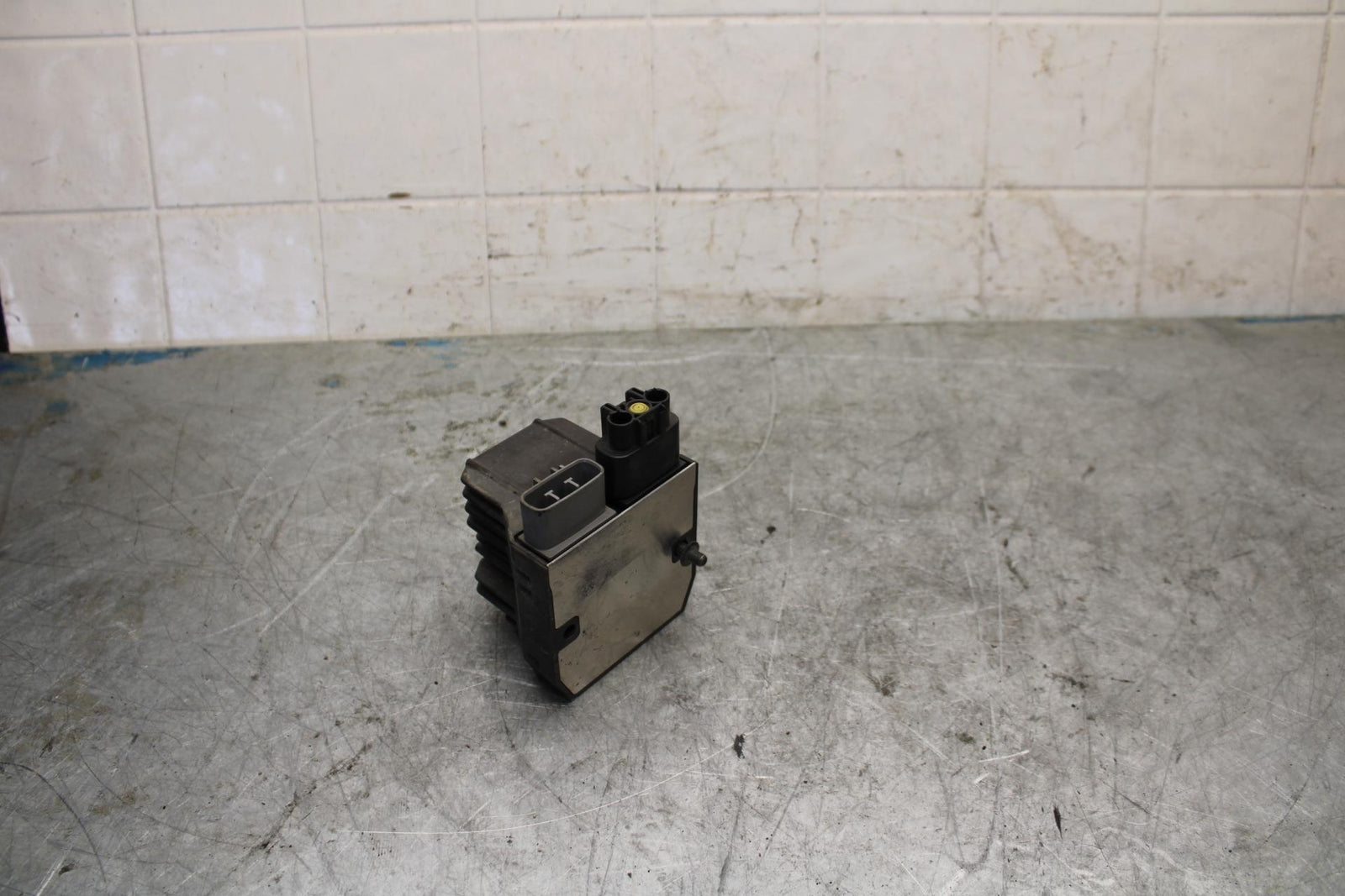 04-06 YAMAHA YZF R1 RECTIFIER VOLTAGE REGULATOR BB432