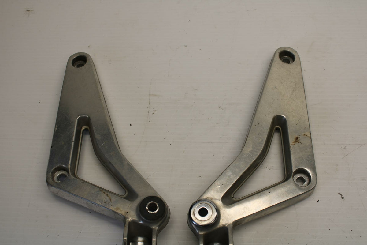 83-86 HONDA V65 MAGNA REAR PASSENGER FOOT STEP PEG BB236