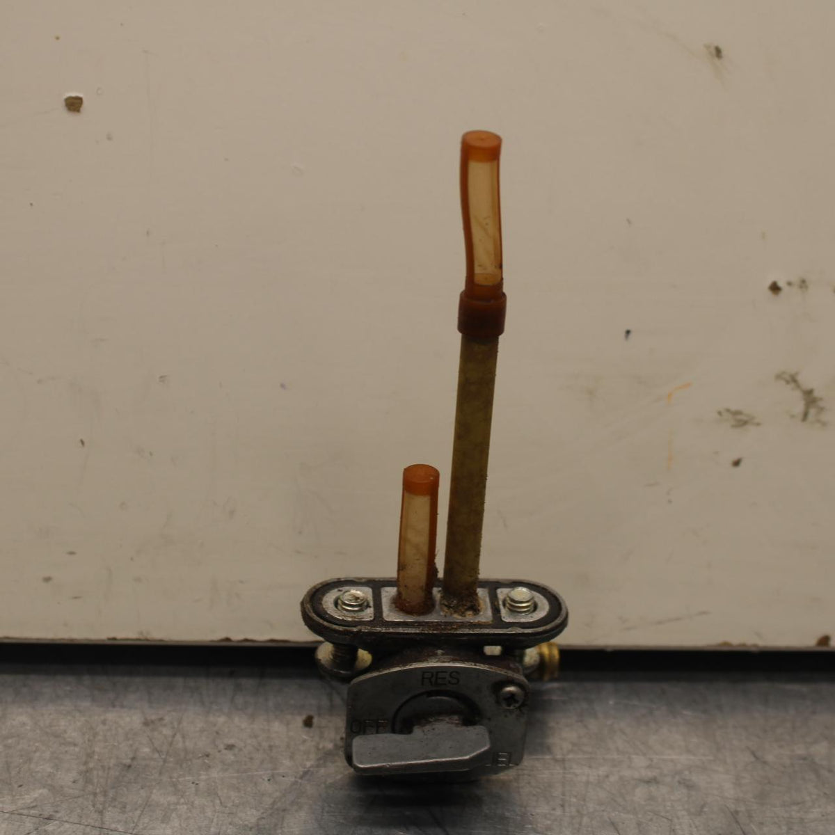 2001 Yamaha Banshee 350 YFZ350 FUEL GAS TANK PETCOCK SHUT ON OFF VALVE BB79