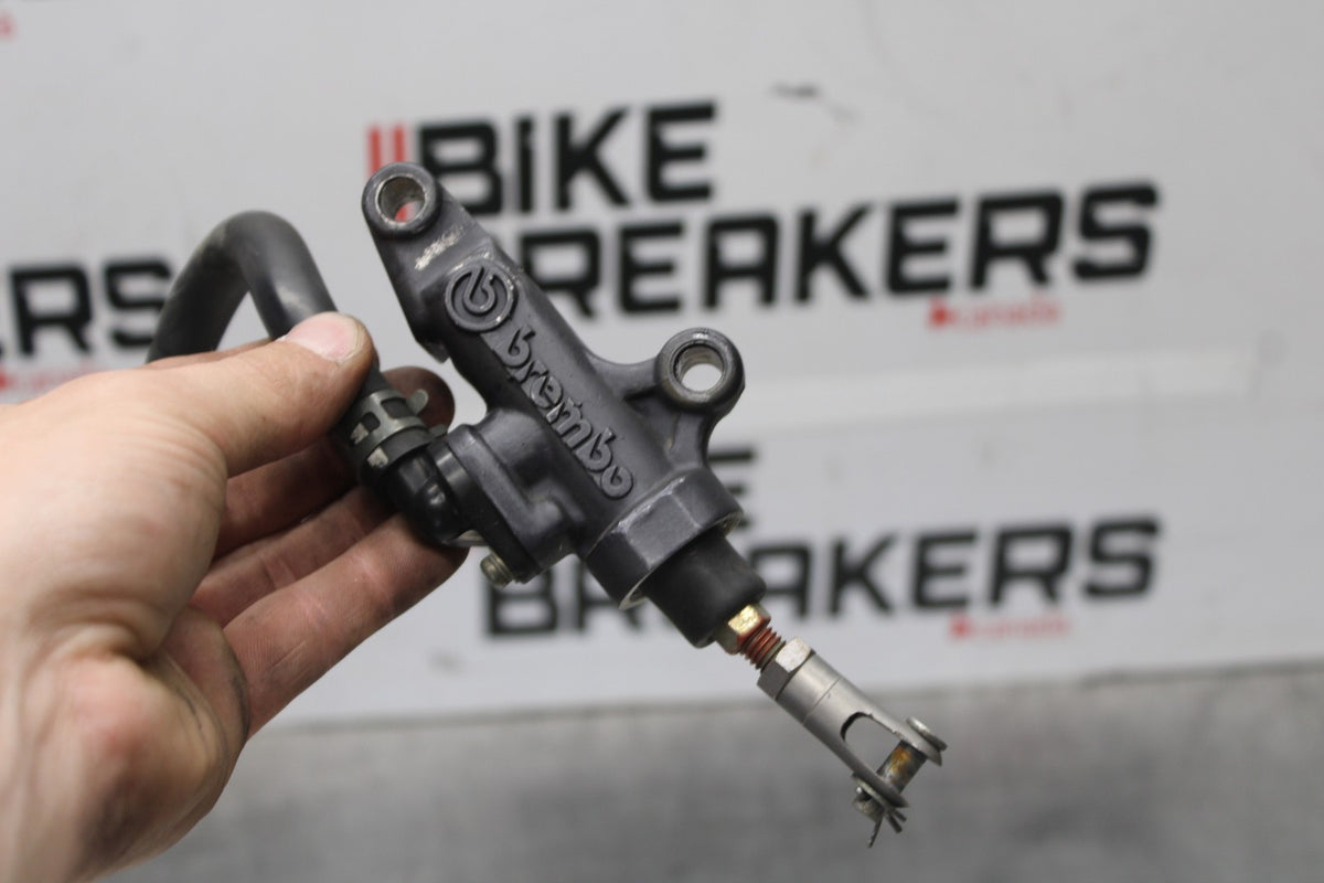 03 YAMAHA YZF R1 REAR BACK BRAKE MASTER CYLINDER W RESERVOIR BB895