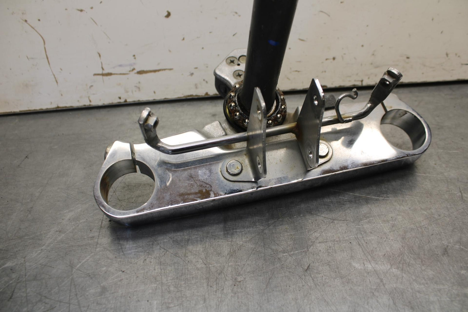 01-02 HONDA SHADOW SPIRIT 750 FRONT FORKS CLAMP LOWER TRIPLE TREE STEM BB632