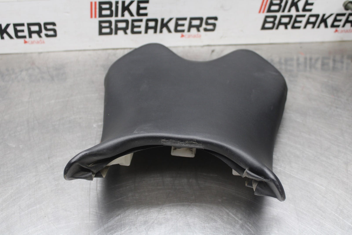08-16 YAMAHA YZF R6 FRONT DRIVERS SEAT PAD SADDLE PILLION BB929