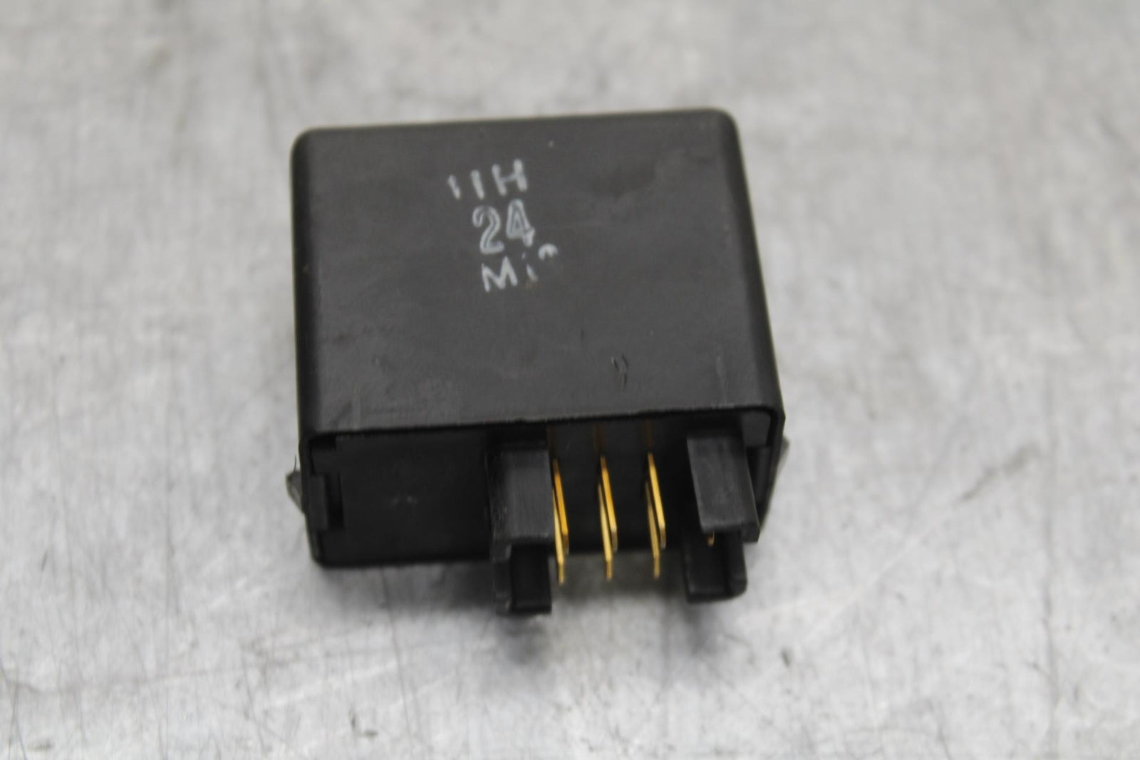 06-07 SUZUKI GSXR 600 750 TURN SIGNAL BLINKER RELAY FLASHER SWITCH BB98