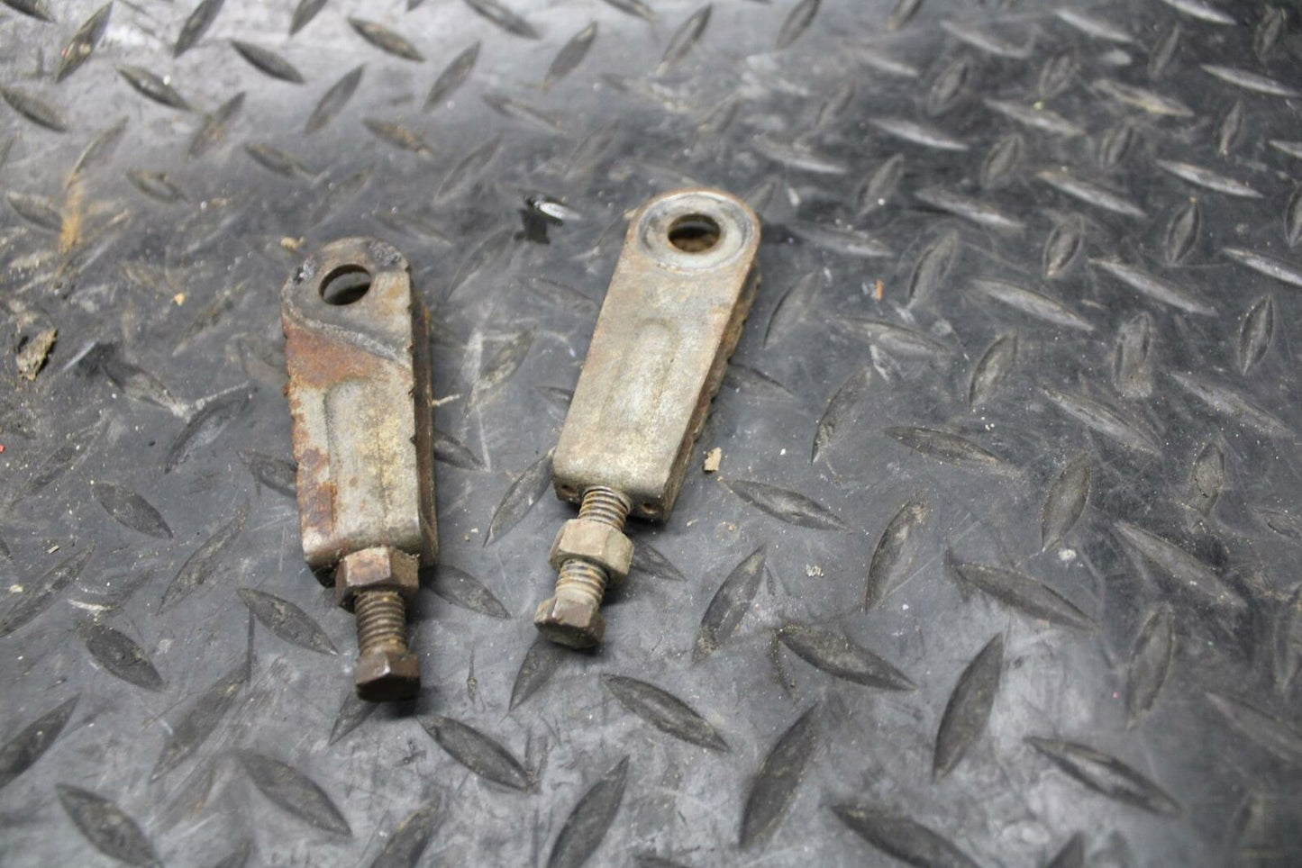2004 Yamaha Banshee 350 YFZ350 MAIN DRIVE CHAIN ADJUSTER BB232
